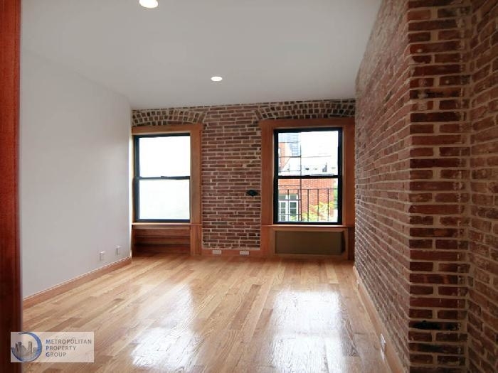 324 East 52nd Street - Photo 1