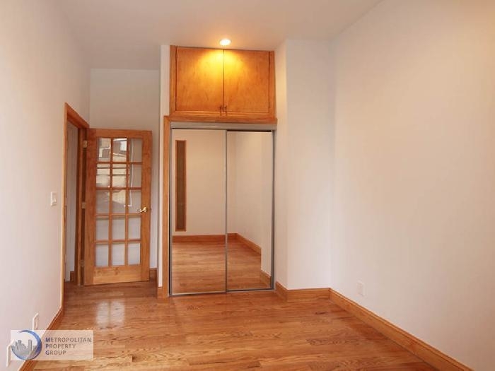 324 East 52nd Street - Photo 5