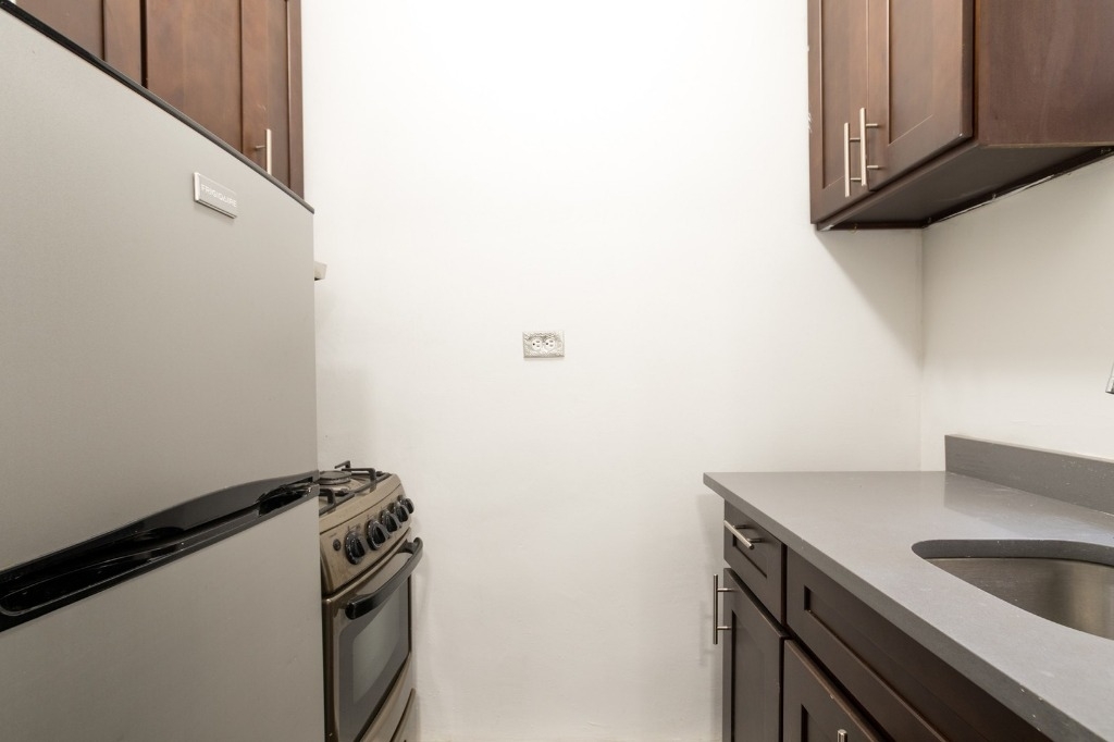 314  West 21 - Photo 1