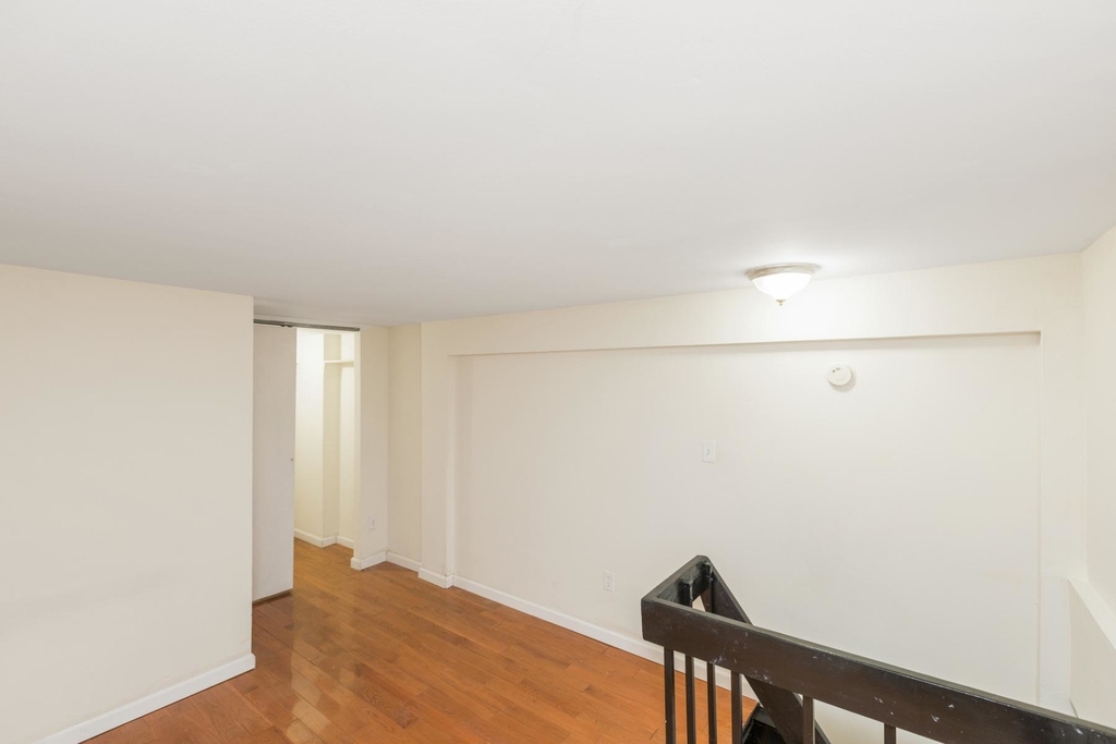 7 East 32nd Street - Photo 7