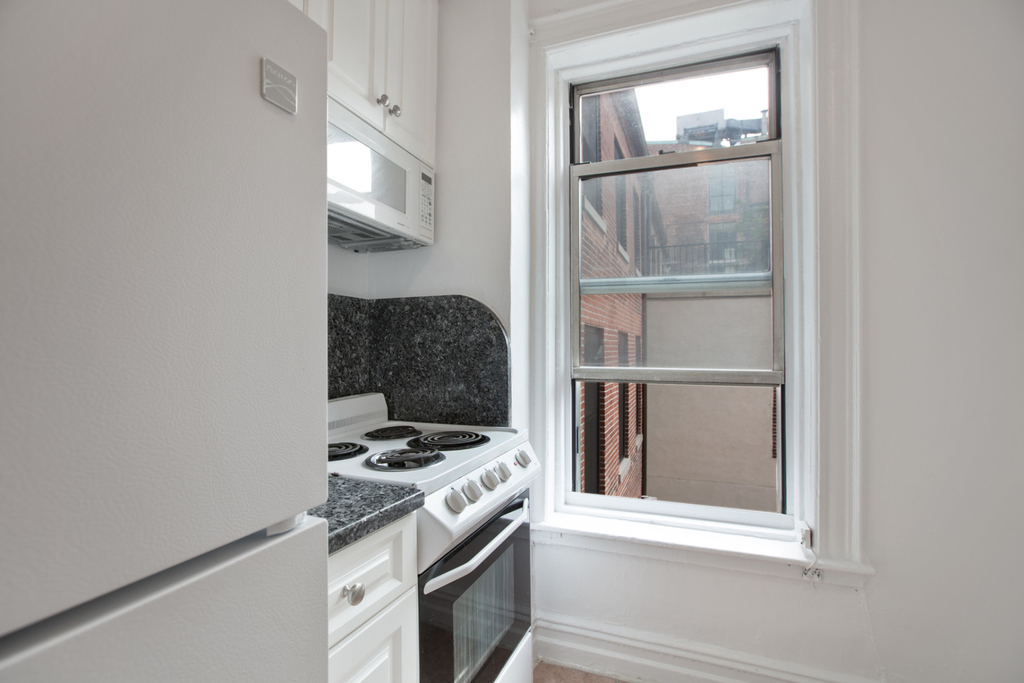 241 West 13th Street - Photo 1