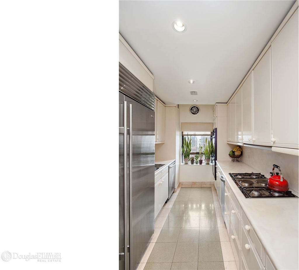 425 East 58th St - Photo 4