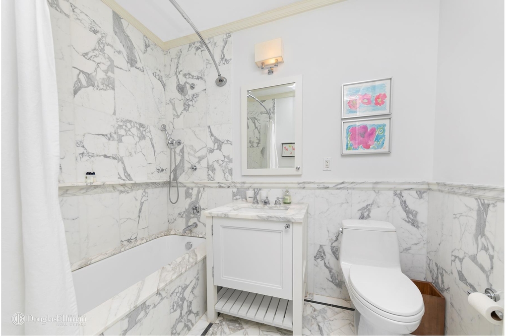 132 East 65th St - Photo 4