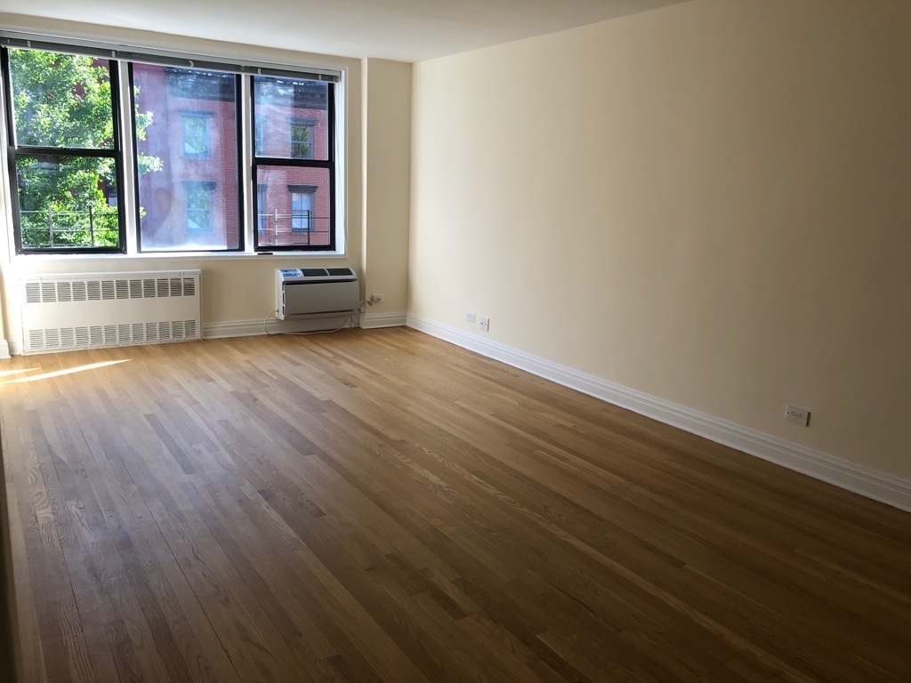 305 West 13th Street - Photo 3