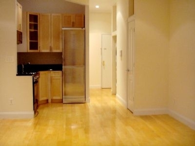 209 E 25th - Photo 2