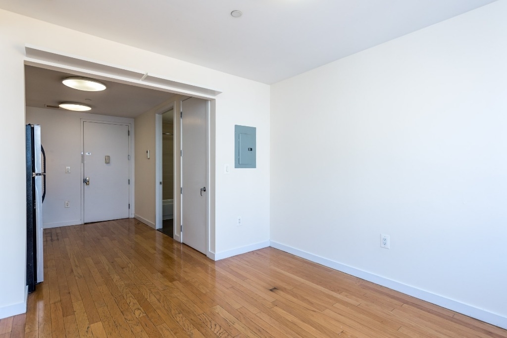 924 Metropolitan Ave, Williamsburg, Brooklyn.  - Photo 11