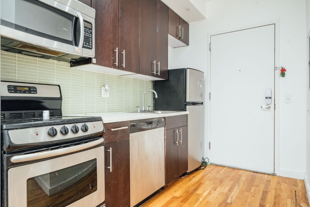 184 Noll St, Bushwick, Brooklyn.  - Photo 2