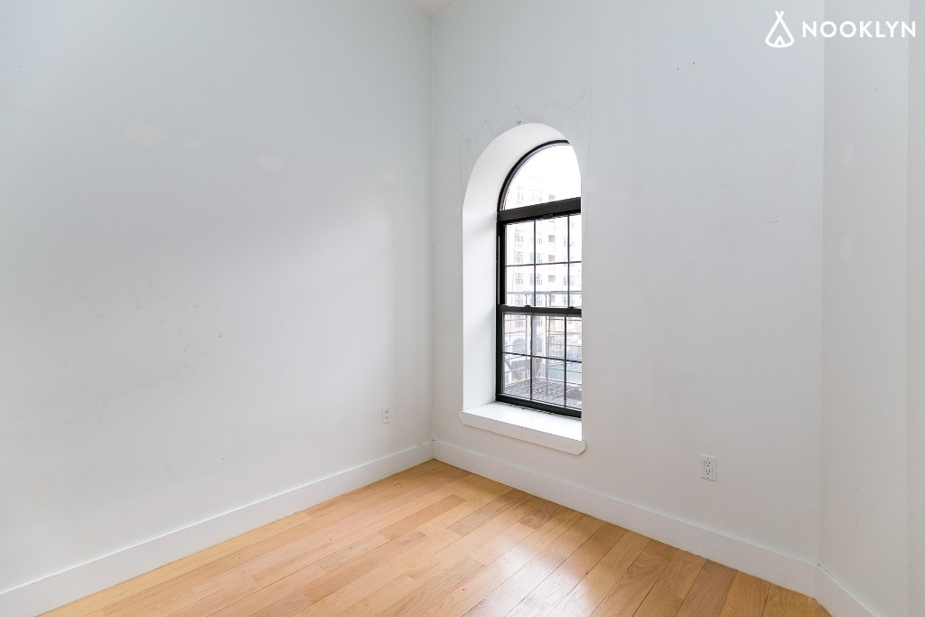 1319 Bedford Ave - Photo 9