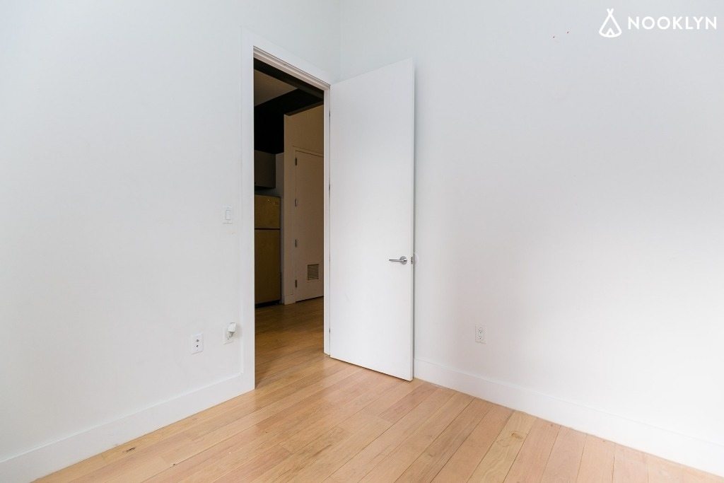 1319 Bedford Ave - Photo 8