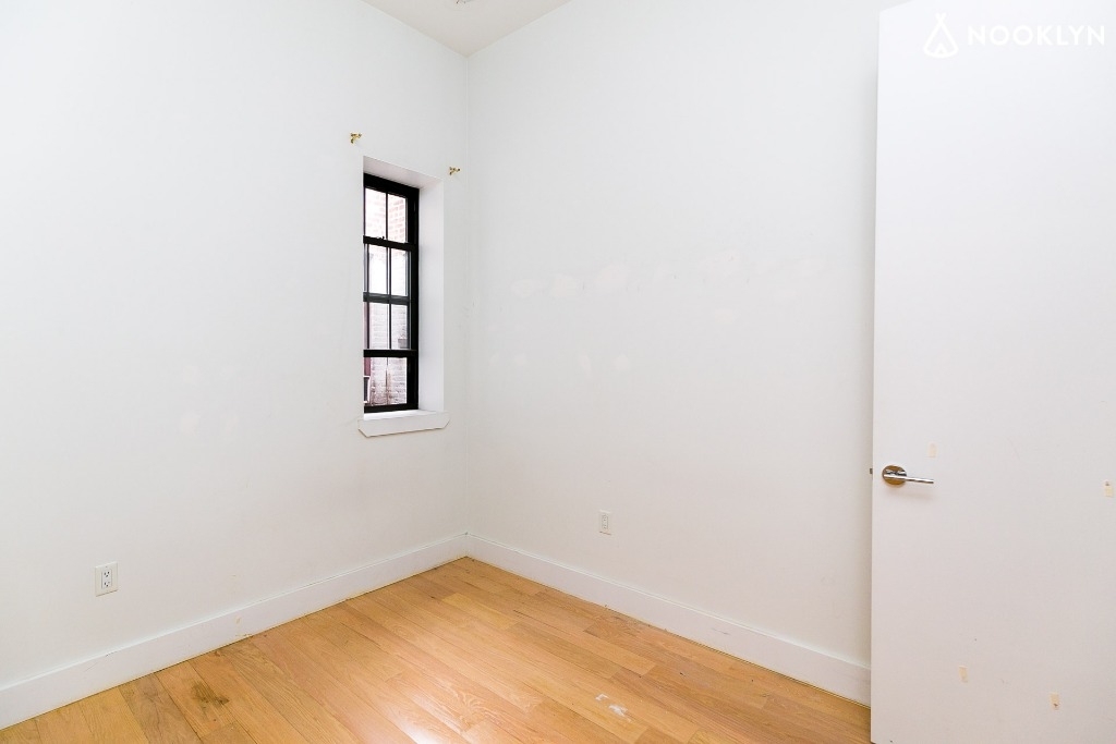 1319 Bedford Ave - Photo 4