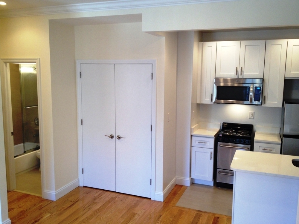 106 Greenwich Ave - Photo 2