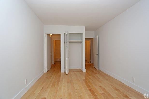 410 W 53rd Street - Photo 2