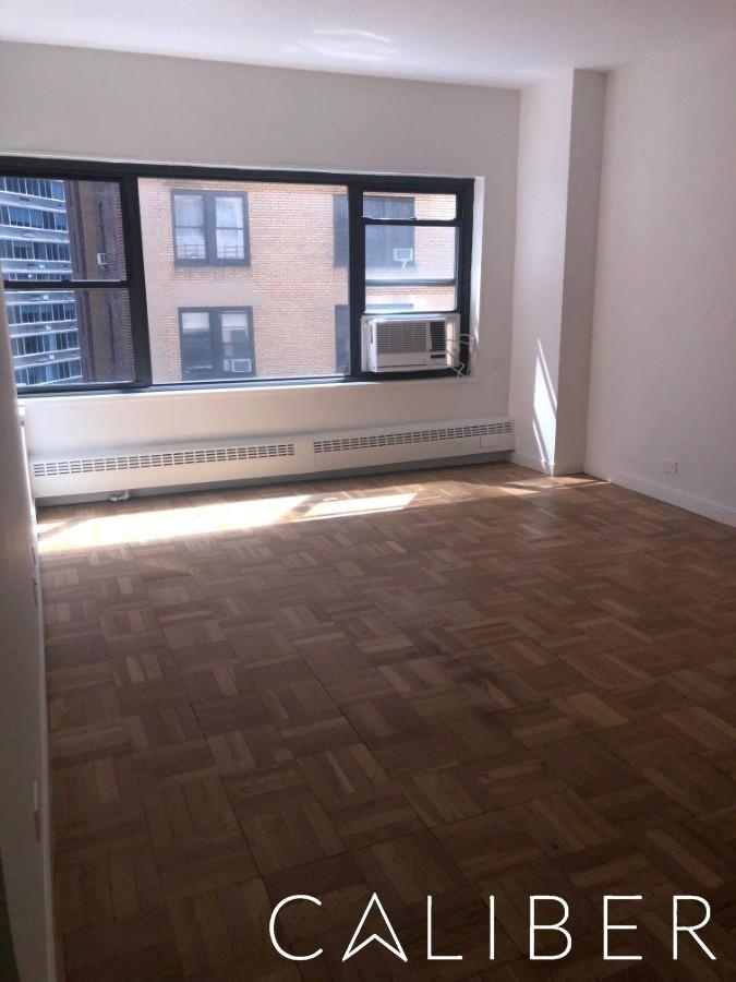 East 55th Street - Photo 9