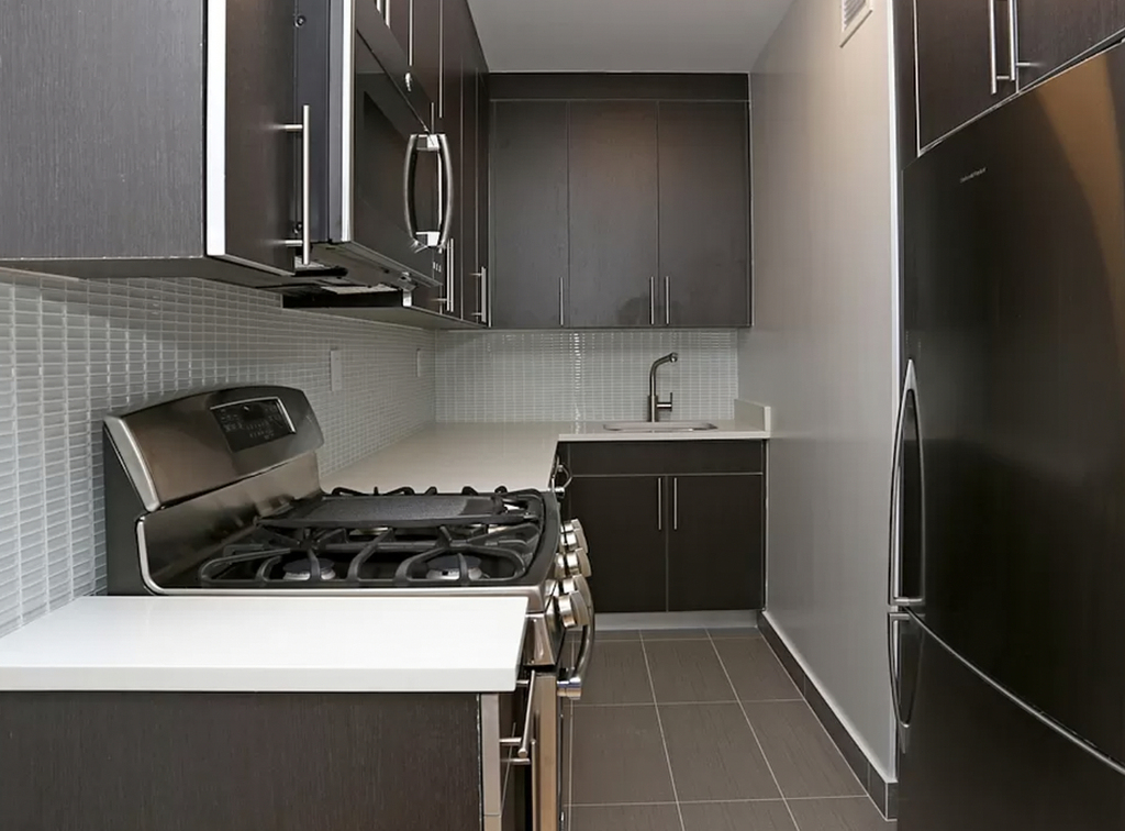 W 53rd St. - Photo 4