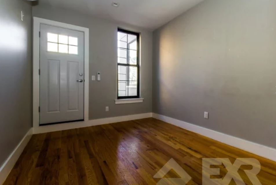 155 Tompkins Ave - Photo 6