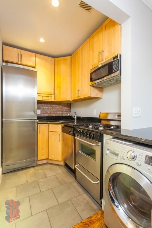 250 E 50th - Photo 3