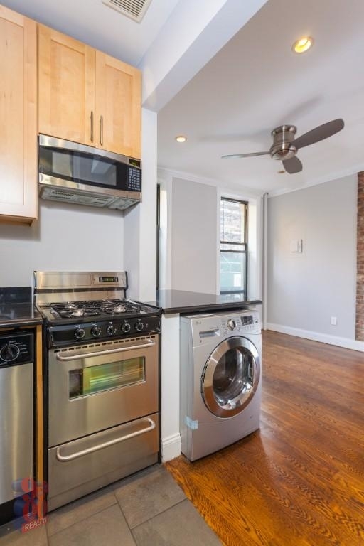 250 E 50th - Photo 2