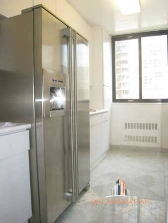 W 67th St. - Photo 3