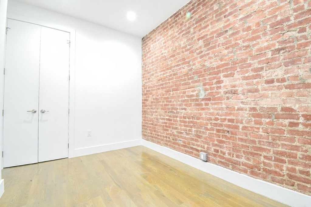 125 Sterling St - Photo 3