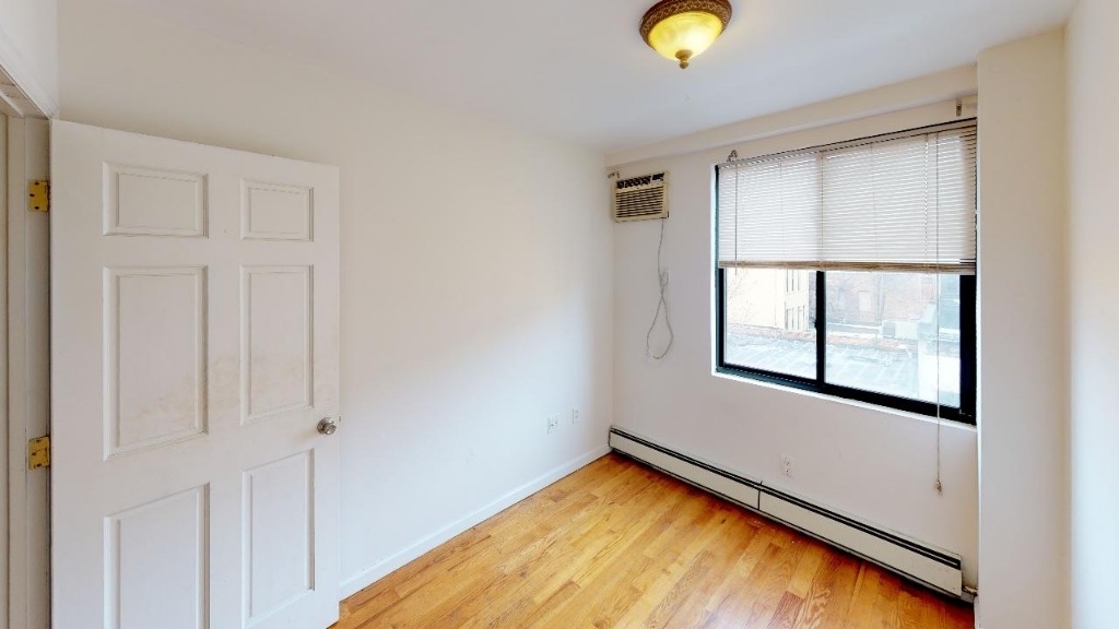 202 E 110th Street - Photo 4