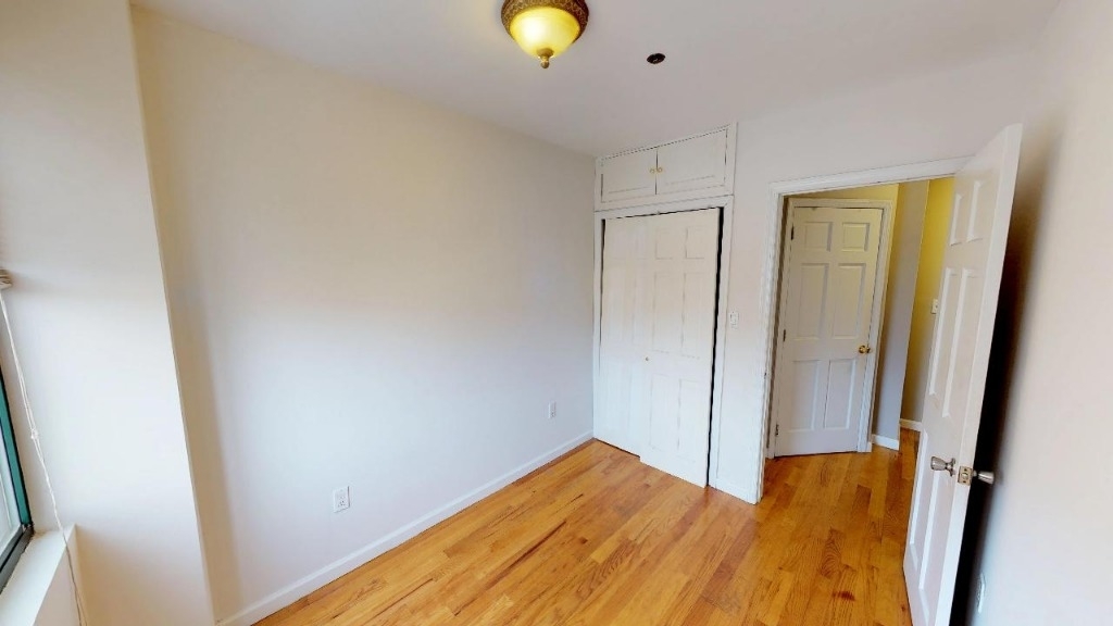 202 E 110th Street - Photo 5