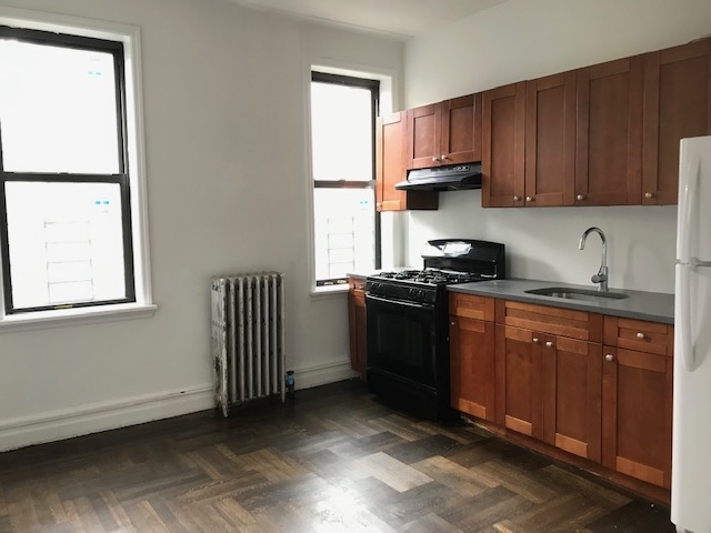 18 E 21st St - Photo 2