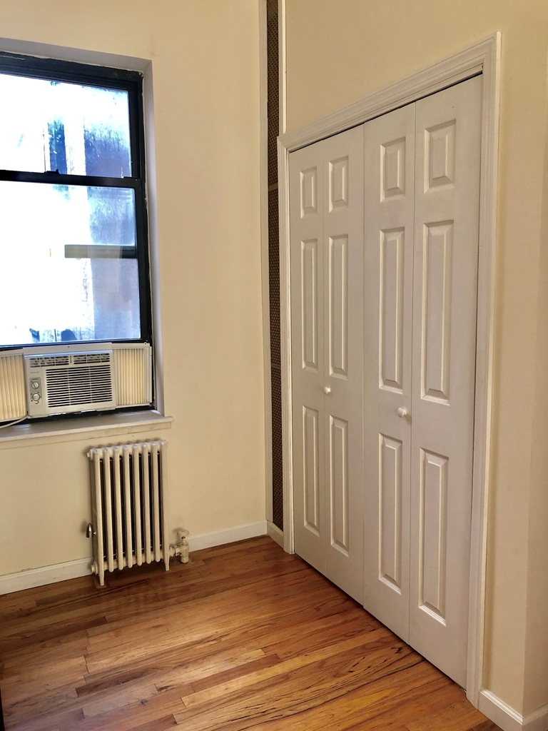 24-35 Steinway Street - Photo 6