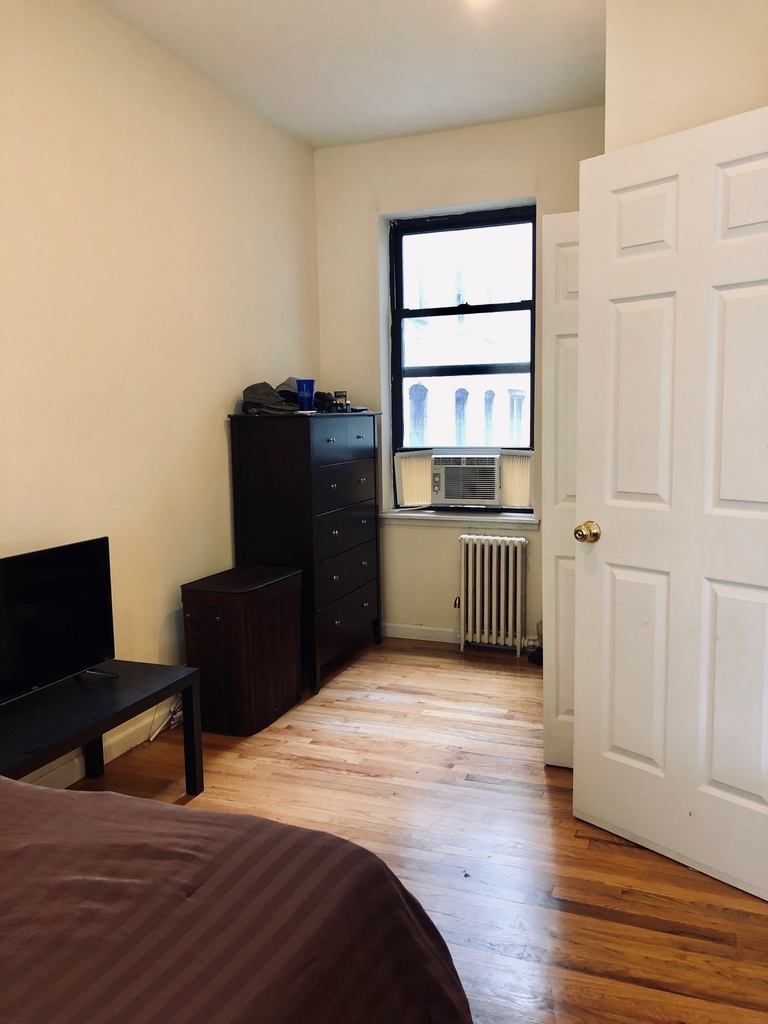 24-35 Steinway Street - Photo 12