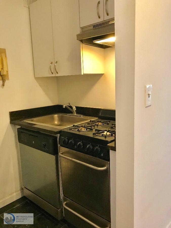 405 East 56th Street - Photo 3