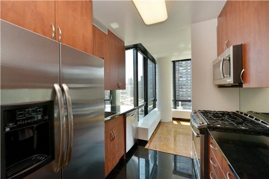 420 East 61st Street - Photo 1