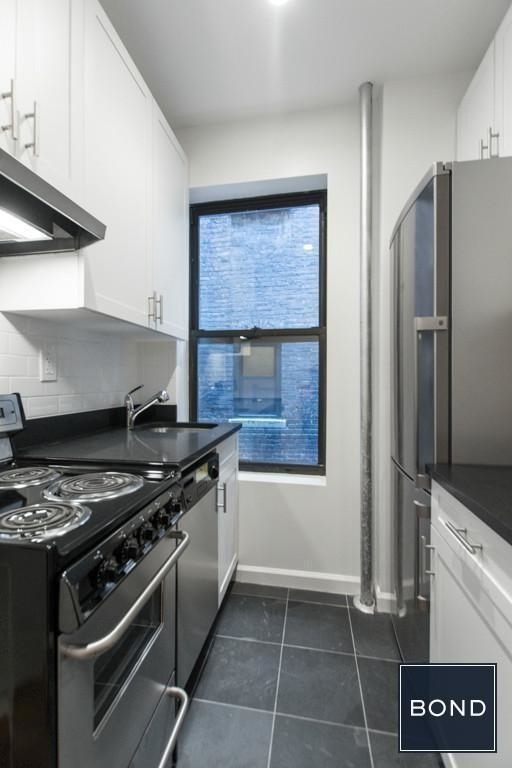 East 85 Street - Photo 5