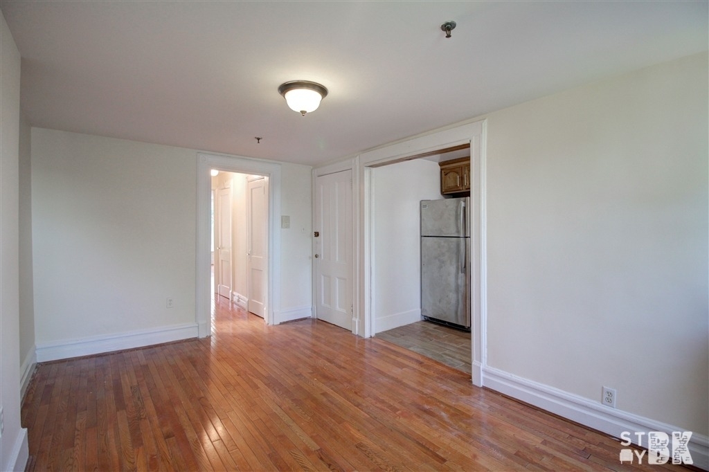 405 Sterling Pl - Photo 2
