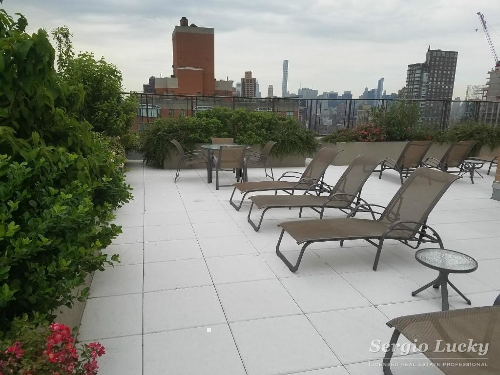 East 56th Street - Photo 3