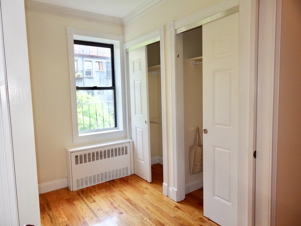 East 82nd Street - Photo 9