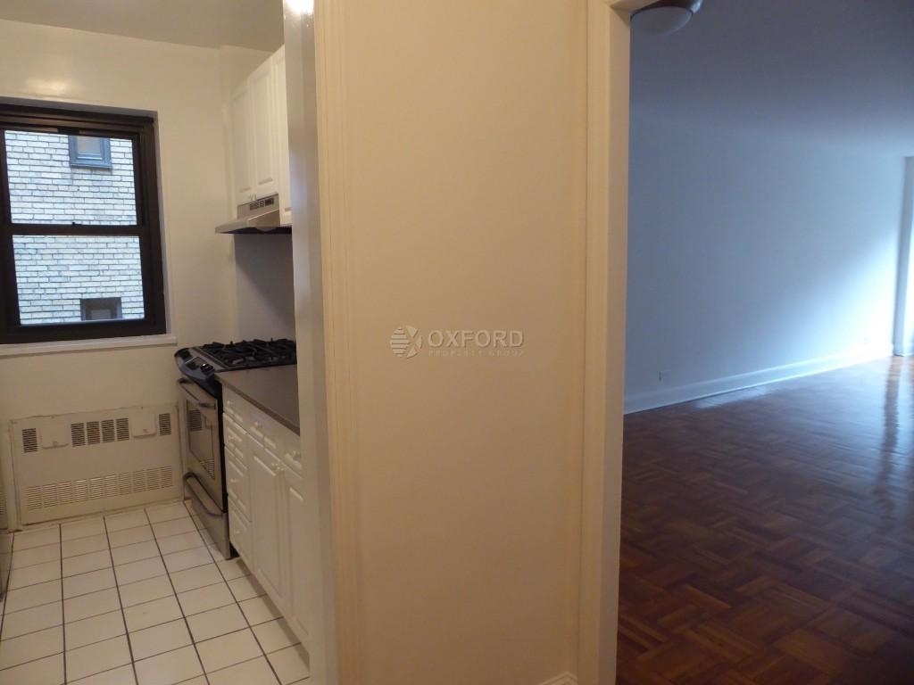 East 55th Street - Photo 3