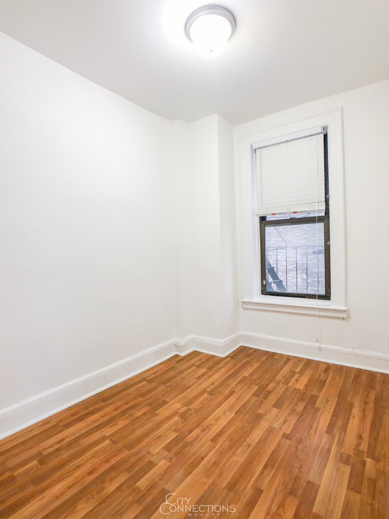 558 Broome St - Photo 4