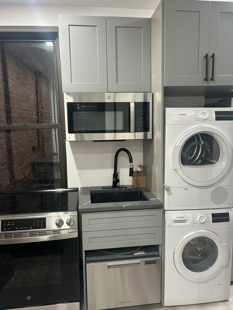 49th Street and 9th Avenue  - Photo 2