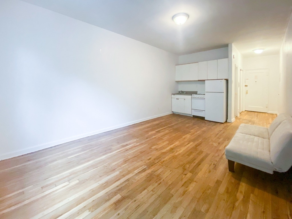 315 East 5th Street - Photo 1