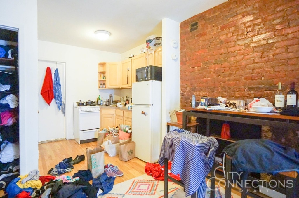 337 East 6th Street - Photo 3