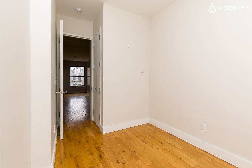  1020 Park Pl - Photo 2