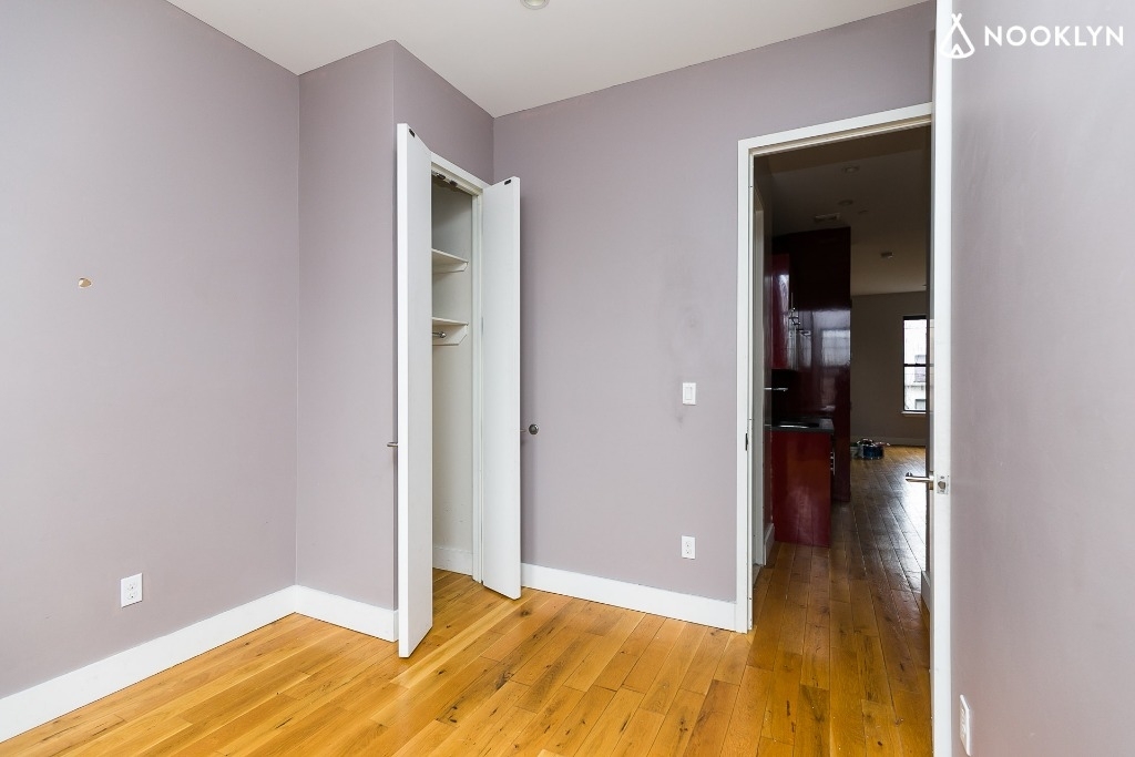  1020 Park Pl - Photo 8