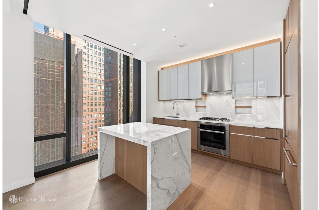 277 Fifth Avenue - Photo 2