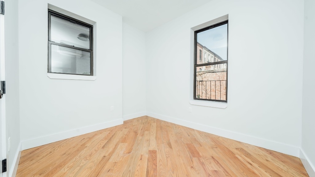 677 Vanderbilt Ave  - Photo 3