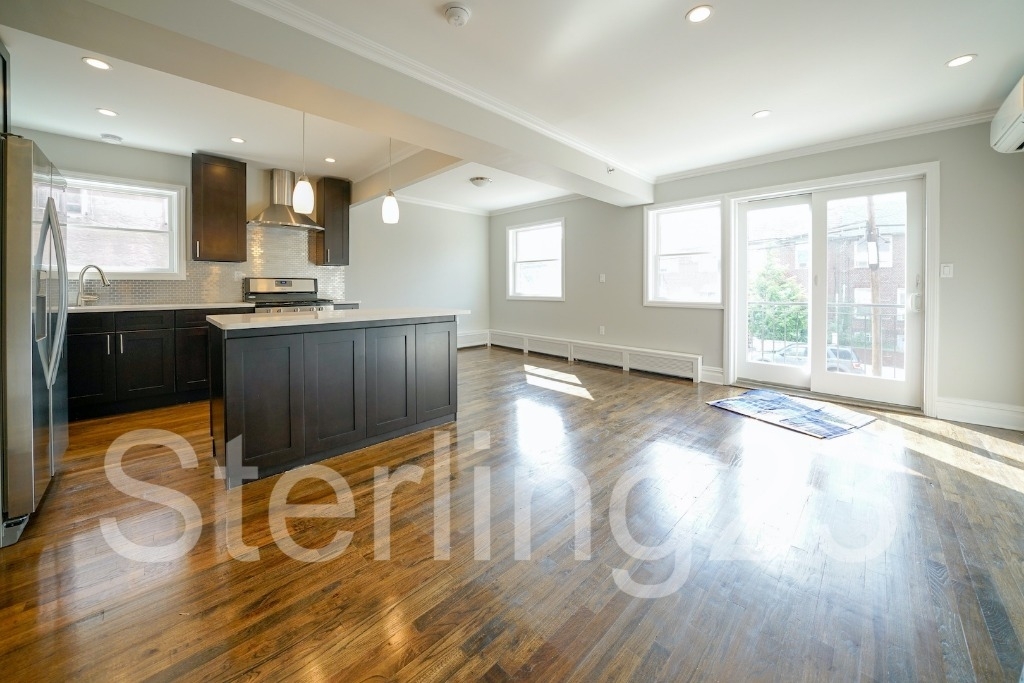 2561 46 St  - Photo 1