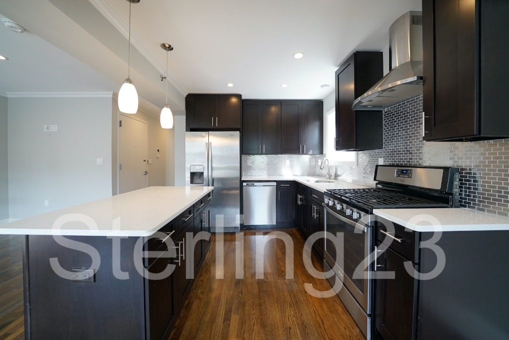 2561 46 St  - Photo 0