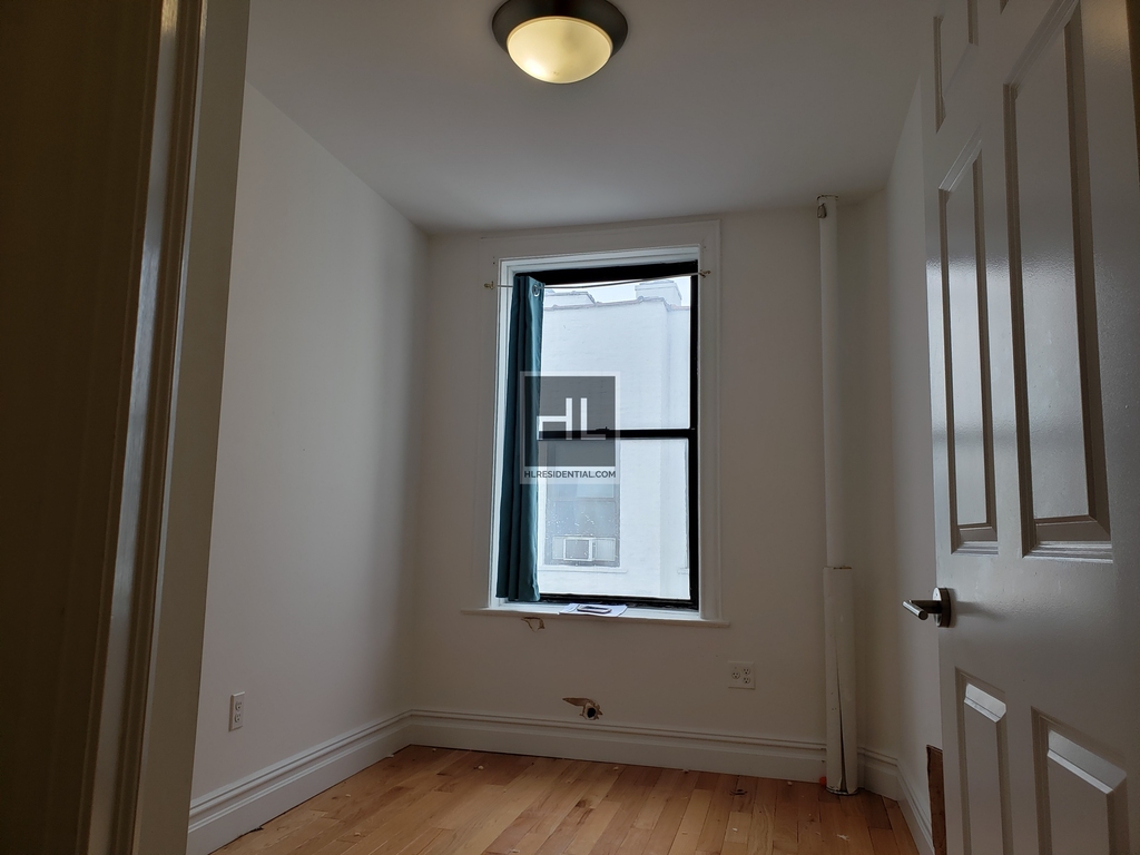 30 Avenue - Photo 2