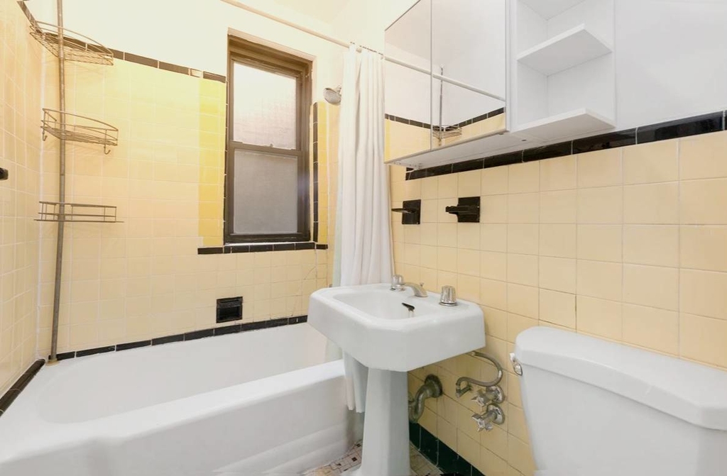 507 West 111 Street - Photo 4