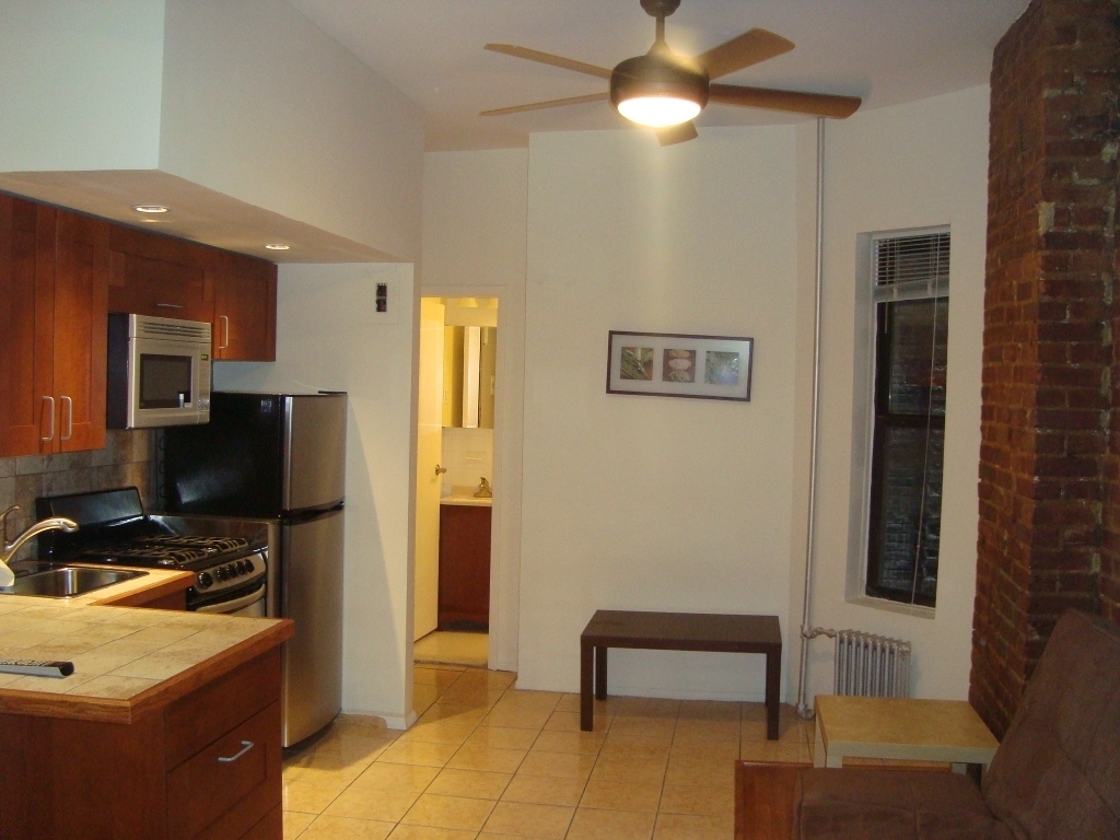 529 West 48th Street - Photo 1