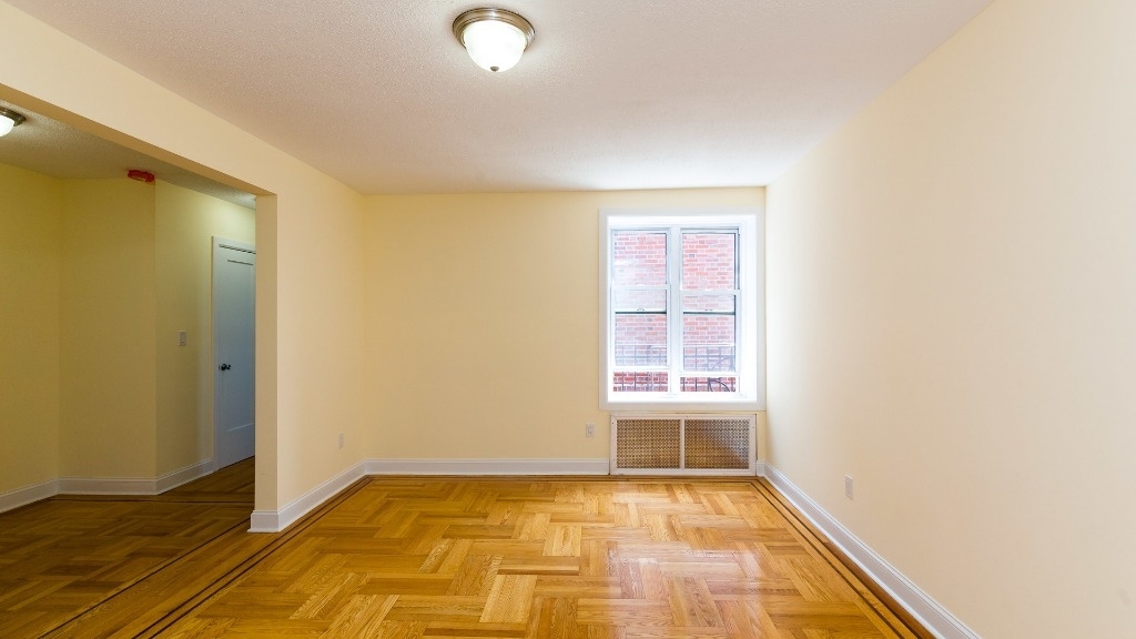 415 East 17th Street - Photo 4