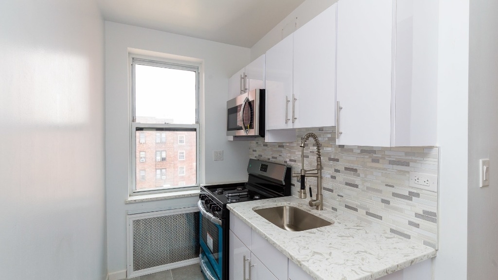 415 East 17th Street - Photo 0